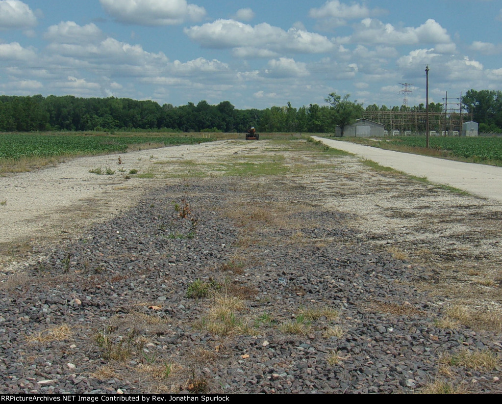 Abandoned right of way, looking north